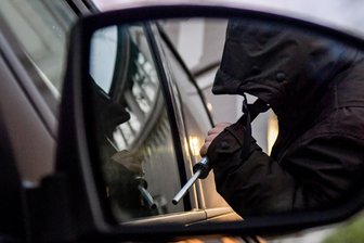 Garageneinbruch in Plauen: Kultiger Oldtimer wird geklaut - Langfinger waren in Haselbrunn am Werk. In einer Garage hatten sie Erfolg.
