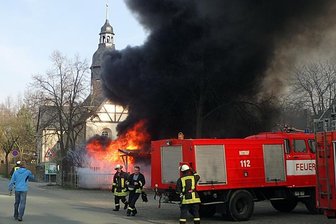 Garagenkomplex am Rüstzeitheim Jocketa in Flammen -