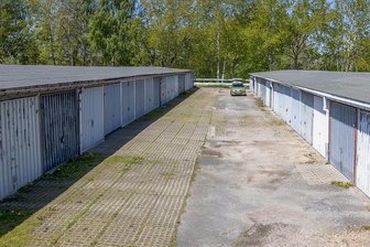 Garagenstreit in Auerbach: Zeichen stehen auf Entspannung - Der Garagenkomplex am Friedensring. Jetzt gab es das erste Treffen zu den Garagen auf städtischem Grund zwischen Vertretern der gleichnamigen Bürgerinitiative und der Stadt Auerbach.