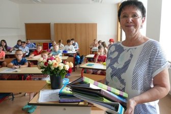 Garten soll nach 44 Jahren das geliebte Klassenzimmer ersetzen - Zum letzten Mal hat Angela Hofmann Ende vergangener Woche ihren Schülern die Zeugnisse überreicht. 