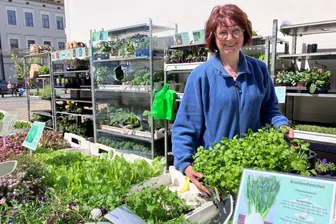 „Gartenfüchsin“ aus dem Vogtland spürt Trend für ausgefallene Kräuter - Sandra Krugel ist die „Gartenfüchsin“ aus Hundsgrün. Dort betreibt sie eine Gärtnerei und verkauft auf Märkten der Region unter anderem Kräuter.