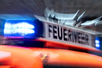 Gartenhaus brennt im Vogtland - Mehrere Feuerwehren mussten am Samstag zu einem Gartenhausbrand in Reichenbach ausrücken.