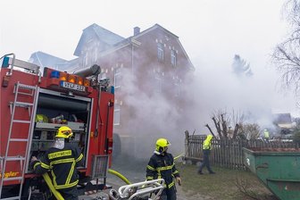 Gartenhaus in Treuen brennt aus -
