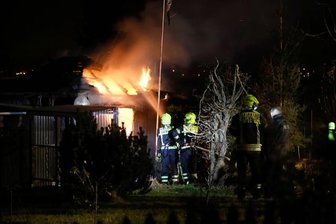 Gartenlaube in Brand geraten -