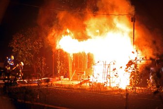 Gartenlaube in Glauchau in Flammen -