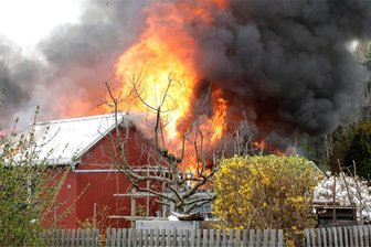 Gartenlauben brennen in Chemnitz - Gartenlauben stehen in der Anlage „Geibelhöhe“ an der Geibelstraße in Flammen.