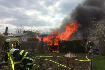 Gartenlauben in Rochlitz in Flammen -