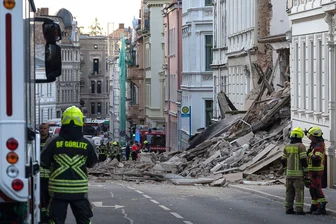 Gas als Gefahr: Dramatische Explosionen mit Toten - Nach dem Hauseinsturz in Görlitz geht die Suche nach Vermissten weiter.