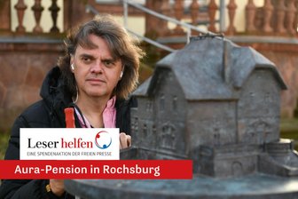 Gast der „Villa Rochsburg“: Mit Anfang 30 wurde er blind - heute fühlt er sich wieder frei, wie früher auf dem Motorrad - Cord König aus Niedersachsen war schon mehrfach Gast in der „Villa Rochsburg“ - hier an einem Tastmodell des Hauses. Mit Anfang 30 ist König erblindet. Seine Mobilität hat er sich zurückerkämpft und möchte dabei auch anderen helfen.