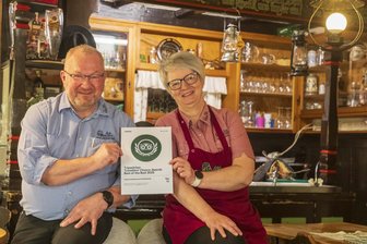 Gastgeber im Erzgebirge sind Weltspitze: Köhlerhütte Waschleithe gehört zu den 1 Prozent der besten Hotels weltweit - Vor 20 Jahren übernahmen Katrin und Heiko Schmidt die Köhlerhütte in Waschleithe. Heute gehört das Haus zu den besten Hotels weltweit.