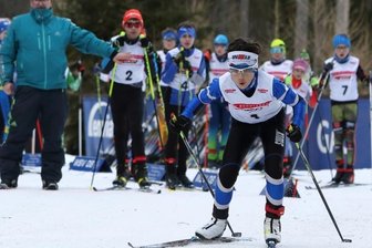 Gastgeber trotzen Wind und Sturm - Volle Konzentration und volle Kraft voraus: Beim deutschen Schülercup in Johanngeorgenstadt ging es über den Bakken und durch die Loipe, wie hier für Nicolai Holzer aus Oberaudorf über die 2,5 Kilometer. 