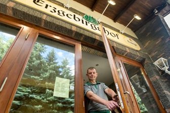 Gastro-Familie gibt auf: Erzgebirgshof schließt - Falk Hantke sucht einen Käufer für den Erzgebirgshof. Nach 28 Jahren sieht sich der Lengefelder zu diesem Schritt gezwungen. 