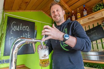 Gastronom aus dem Erzgebirge: „Das ist ein Knochenjob“ - Mike Gläser hat im Blauen Engel in Aue gelernt und führt nun das Victoriastübl in Lugau.