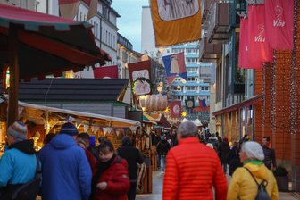 Gastronom verdrängt Mittelaltermarkt in Chemnitz: So reagieren Händler und Kunden auf die Nachricht - Der vorerst letzte Mittelaltermarkt auf dem Chemnitzer Weihnachtsmarkt. Wie es weitergeht, ist ungewiss.