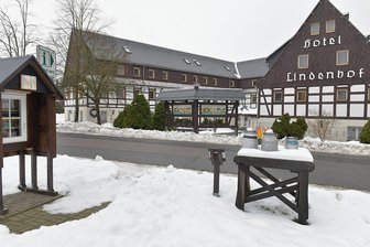 Gastronomie und Hotelerie in Mittelsachsen: Ohne Fachkräfte aus Tschechien geht nichts mehr - Auch im Naturhotel Lindenhof in Holzhau setzt Inhaber Mirko Zimmermann auf Arbeitskräfte aus Tschechien. "Ich habe dabei sehr gute Erfahrungen gemacht", sagt er.