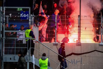Gastspiel des Chemnitzer FC im Paradies wird zum Albtraum: „Mein Team wurde von Ungerechtigkeiten erschlagen“ - Die Ultra-Fans aus Jena trugen ihren Streit mit den Behörden offen aus.