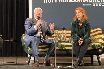 Gauck: „Die Widersprüche zwischen Ossi und Ossi sind teilweise stärker als zwischen Ossi und Wessi“ - Bundespräsident a.D. Joachim Gauck spricht von einer "kämpferischen Toleranz", die er entwickelt habe im Umgang mit politischen Gegnern.