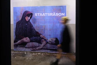 Gaza auf der Ibug: Viel zu politisch, aber nicht politisch genug? - Das Werk „Staatsräson“ von Gino Dambrowski.