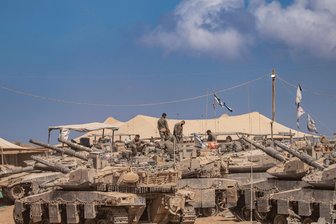 Gaza-Waffenruhe: US-Soldaten als Friedenswächter - Israelische Panzertruppen sind am Rande des Gazastreifens stationiert. Die Einhaltung der Waffenruhe und der Abzug der israelischen Armee soll auch von US-Soldaten kontrolliert werden.