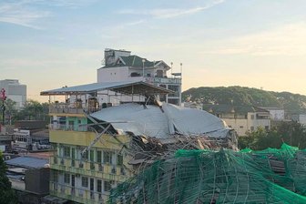 Gebäudeeinsturz auf Philippinen - ein Toter - Das eingestürzte Gebäude hat sich noch im Bau befunden.