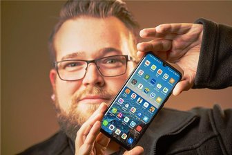 Gebrauchte Smartphones: So machen Sie ein Schnäppchen - Nicht neu, aber so gut wie: Thomas Falb aus Flöha hat beim Kauf seines Wunsch-Smartphones rund 180 Euro gespart.