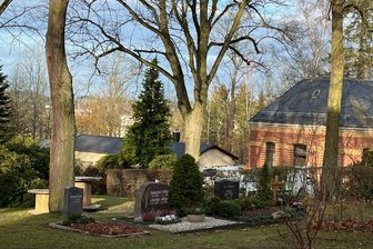 Gebühren für 23 Friedhöfe im Vogtland steigen erheblich - Der Oelsnitzer Friedhof ist mit knapp sieben Hektar der größte von 23 der Kirchgemeinde St. Jakobus im Vogtland.