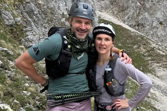 Gebürtiger Erzgebirger im Trail-Modus: Seine Liebste und zwei Kumpels aus der Heimat ziehen mit - Michael Pawlowsky und Theresa Range liefen schon in Österreich über Stock und Stein. Diesmal ging es durch den Böhmerwald.