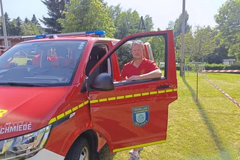 Geburtstagsgeschenk für die Holzhauer Feuerwehr: Ein neuer roter Flitzer - 