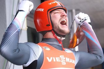 Gedanken gehen schon Richtung Olympia - Ralf Palik vom WSC Oberwiesenthal schreit all seine Freude nach dem Gewinn der Silbermedaille bei der EM am Königssee heraus. Wegen Schulterproblemen kam dieser Erfolg, bei dem er auch Olympiasieger Felix Loch bezwang, unerwartet.