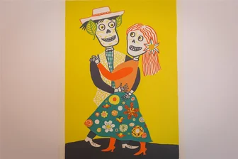 Gedenke des Todes: Führung durch Ausstellung „Totentanz – memento mori“ in Oelsnitz - Farbenfroh sind die Bilder von Katja Spitzner.