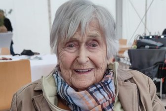 Gedenken: Holocaust-Überlebende Lydia Tischler kommt nach Oederan - Lydia Tischler ist am Wochenende zur Gedenkfeier in der Gedenkstätte Flossenbürg angereist.