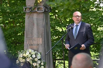 Gedenken in Chemnitz: "Die Menschen 1953 erlebten eine Diktatur" - Oberbürgermeister Sven Schulze und weitere Redner gedachten am Donnerstag der Opfer des Arbeiteraufstandes von 1953.
