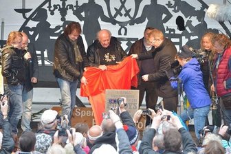 Gedenkstein auf dem Obermarkt: Puhdys in Freiberg geehrt -