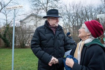 Gedenktafel für den „Retter der Friedlichen Revolution“ in Plauen: Oberbürgermeister kann sein Wort nicht halten - Im Dezember vorigen Jahres gab OB Steffen Zenner Brigitte Küttler ein Versprechen.