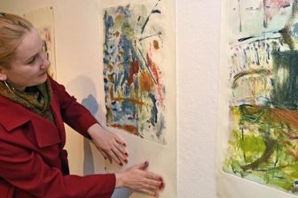 Gefühle in Farbe bringen - Teresa Hilliger, Absolventin der Hochschule für Bildende Künste Dresden, stellt ihre Arbeiten in der Dorfgalerie Auerswalde vor.