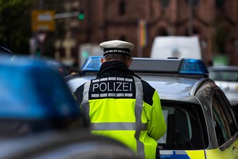 Gefährliche Irrfahrt zwischen Augustusburg und Chemnitz: 85-Jähriger aus dem Verkehr gezogen - Polizisten zogen einen Senior aus dem Verkehr.