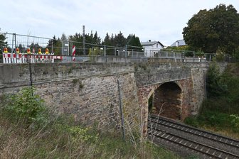 Gefährliche Lücken: Diese Brücken in Mittelsachsen müssen dringend saniert werden - Größtes Sorgenkind in Mittelsachsen ist die Brücke an der K 7510 bei Gadewitz. Sie wurde 2023 für Autos gesperrt.