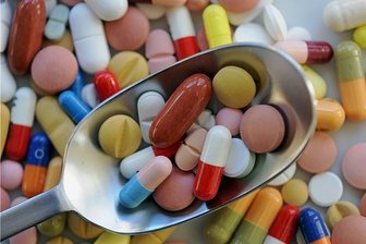 Gefährlicher Pillencocktail - Sieht vielleicht hübsch aus - aber wer sieht hier noch durch?