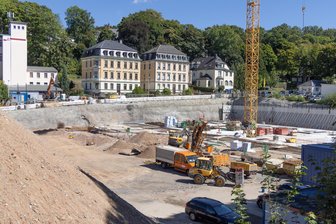 Gefahr durch Bergbau im Erzgebirge: Wie es beim Bau eines neuen Edeka-Markts nun weitergeht - Auf dem alten OPEW-Gelände in Annaberg entsteht ein neuer Edeka-Markt. Bei Vorarbeiten war ein Bergbau-Hohlraum entdeckt worden.