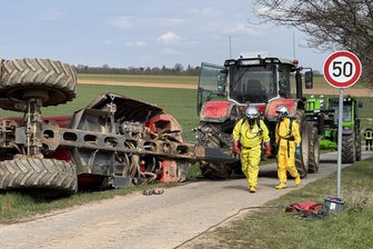 Gefahrguteinsatz in Langenbernsdorf: 1500 Liter Spritzmittel sickern ins Erdreich - 