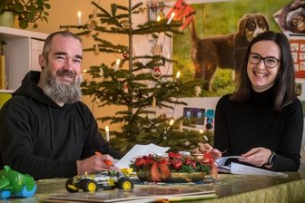 Gefeiert wird nur in kleinen Gruppen - Wettrodeln, Hindernisläufe, Kutschfahrten: Falk Bubner und Franziska Hielscher hoffen, 2022 möglichst viel unternehmen zu können.