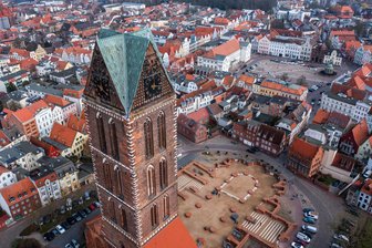 Geförderte Kunstaktionen in kleineren Kulturorten starten - Auch ein Projekt in Wismar (Mecklenburg-Vorpommern) wird im Rahmen des Programms gefördert. (Symbolbild)