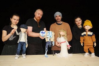 "Gefühls-Zone Zwickau" - Puppentheater setzt mit emotionalen Aktionen ein Zeichen rund um Weltpremiere von "Große Jungs weinen nicht" - Bei den Proben für das neue Stück "Große Jungs weinen nicht" im Puppentheater Zwickau.
