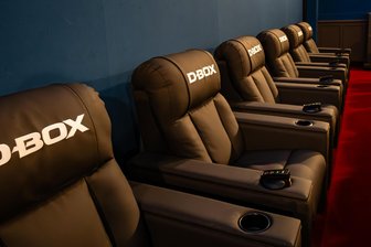 Gegen das einsame Bingewatchen: Warum 72.000 Euro für neun Kinosessel gut angelegt sind - Die beweglichen D-Box-Sitze für 72.000 Euro Investitionskosten schaffen in Mittweida ein neues Kinoerlebnis.