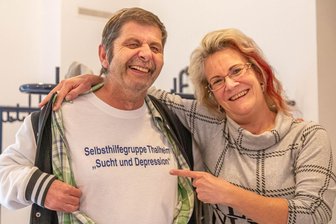 Gegen das Saufen im Erzgebirge: Die Mission der Mandy Goldhammer – und ihrer Freunde - Mandy Goldhammer mit Joachim Blume von der Selbsthilfegruppe Sucht und Depression in Thalheim.