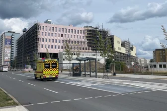 Gegen den Ärztemangel: Mitten in der Chemnitzer Innenstadt entstehen Ärzte-Zentren - Poliklinik, Supermärkte, Bäcker, Drogerie und Parkhaus: Der Neubau an der Ecke Ausgustusburger Straße/Bahnhofstraße wird für viele Menschen zur Anlaufstelle.