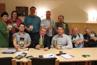 Gegen Solar- und Windparks: 810 Lengenfelder fordern Bürgerentscheid - Vertreter der Bürgerinitiative, die gegen Solarparks und Windräder vor Toren der Stadt Lengenfeld mobil macht.