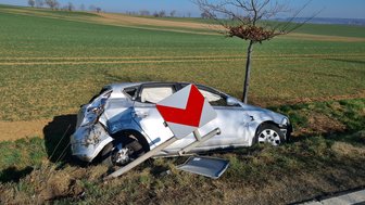 Gegenverkehr beim Überholen übersehen: Schwerer Unfall auf der B 173 zwischen Lichtentanne und Schönfels -
