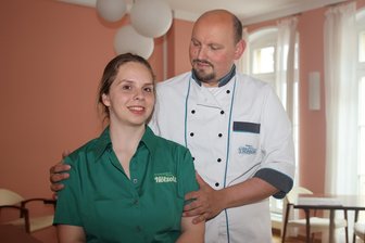 Geheimnis gelüftet: Wer die Biobrot-Tradition von Doktor Engelmann in Zwickau fortsetzt - Die Nachfolger von Bernd Engelmann: Konditormeister Michael Nötzold und seine Frau Julia aus Reinsdorf, Eltern zweier Kinder (5 und 6 Jahre), freuen sich auf den Start für die neue Bio-Sparte in ihrem Handwerksbetrieb.
