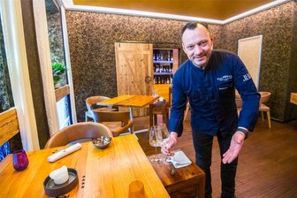 Geheimtipps für die perfekte Weihnachtsgans: Auer Spitzenkoch Benjamin Unger verrät, wie sie gelingt - Wenn einer Gänsebraten kann, dann er: Gourmetkoch Benjamin Unger verrät seine Geheimtipps.